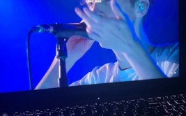 说了脸红粉丝戳爷TroyeSivan(说了粉丝脸红音乐台把我)